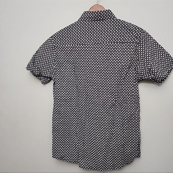 Men’s Monument Skull gothic Halloween shirt - Picture 3 of 4